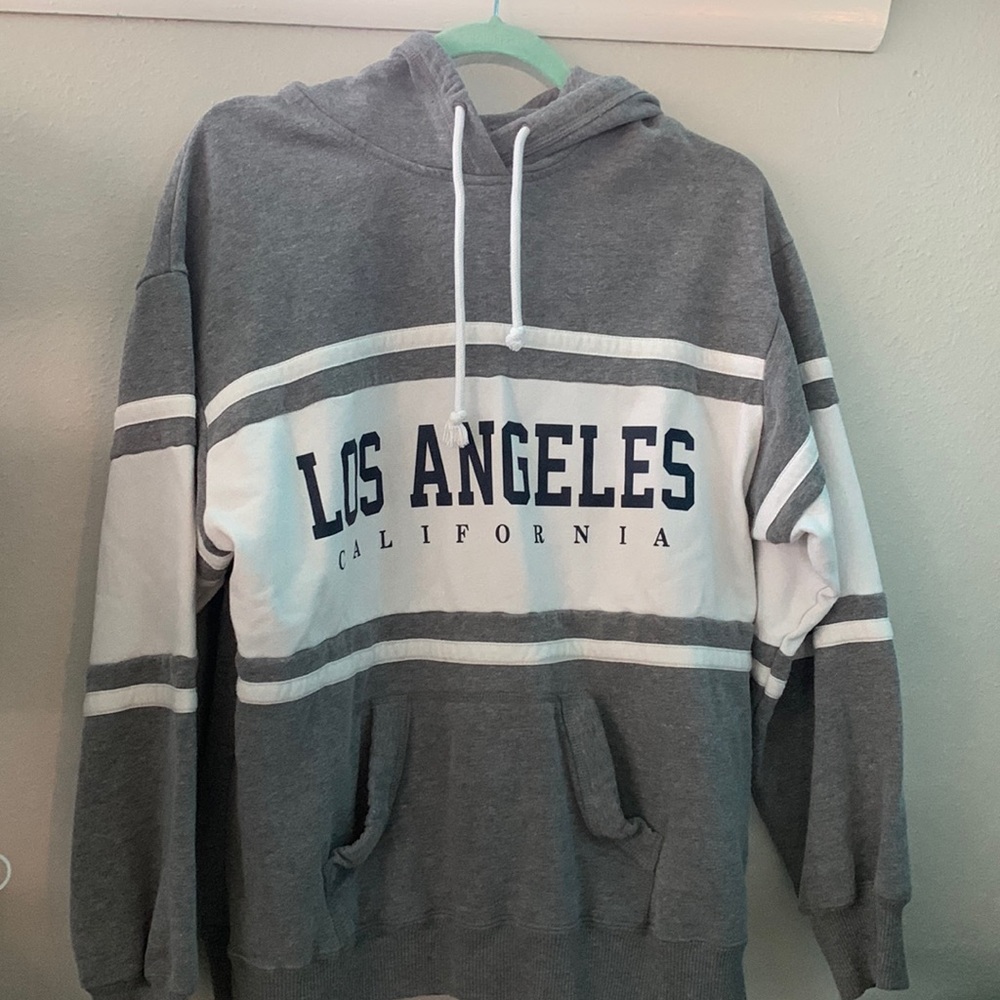good quality, colors are gray, white and navy